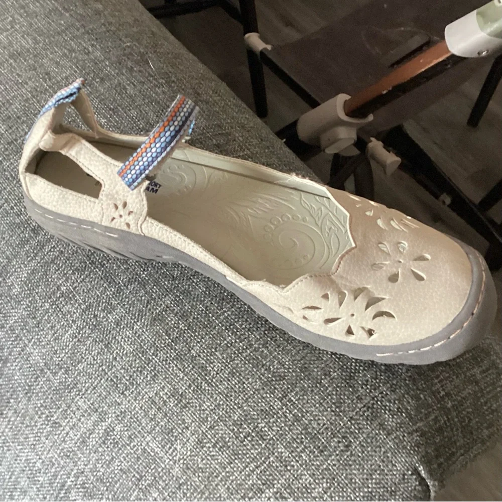 10M JBU Beige Ankle Strap Memory Foam Flats Shoes Deep Sea Encore - Picture 3 of 10